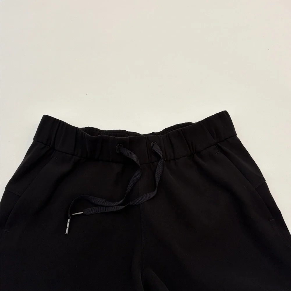 Lululemon Women’s Shorts Black On The Fly Shorts Elastic Waist size 4